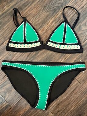 triangl swimwear Black Triangle Bikini Top